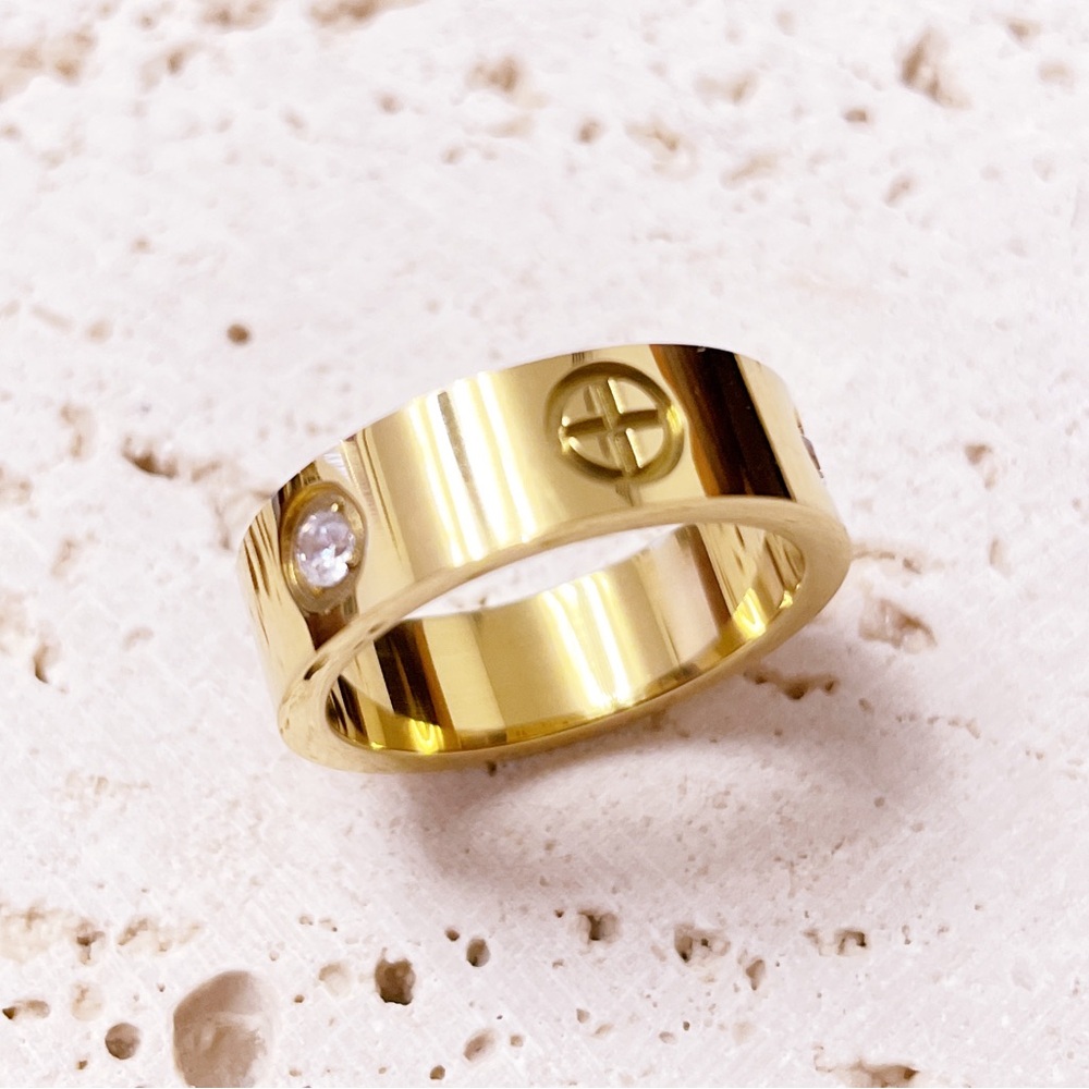 •Size 7• Stainless Steel Gold Ring